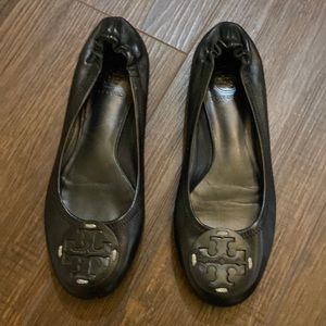 Worn only a few times Tory flats